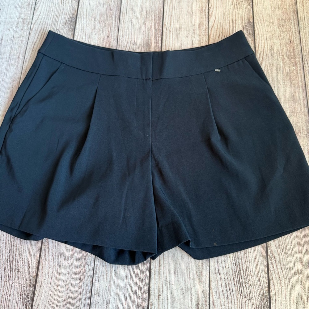 ANN TAYLOR Navy Blue Pleated Shorts 2 NWT